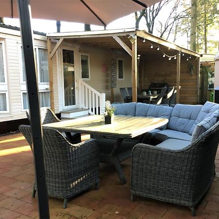 Prachtige Luxe Chalet Op De Veluwe Nabij Hoenderloo Exterior foto