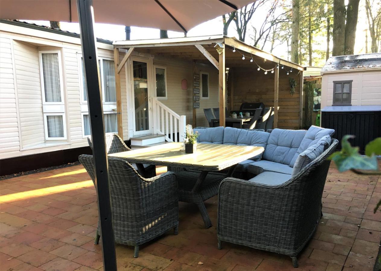 Prachtige Luxe Chalet Op De Veluwe Nabij Hoenderloo Exterior foto